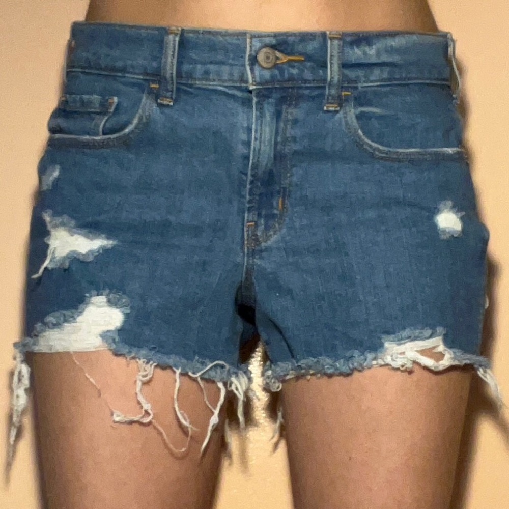 NWOT Old Navy Ripped Boyfriend Jean Shorts